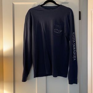 Small long sleeve vineyard vines navy tee shirt